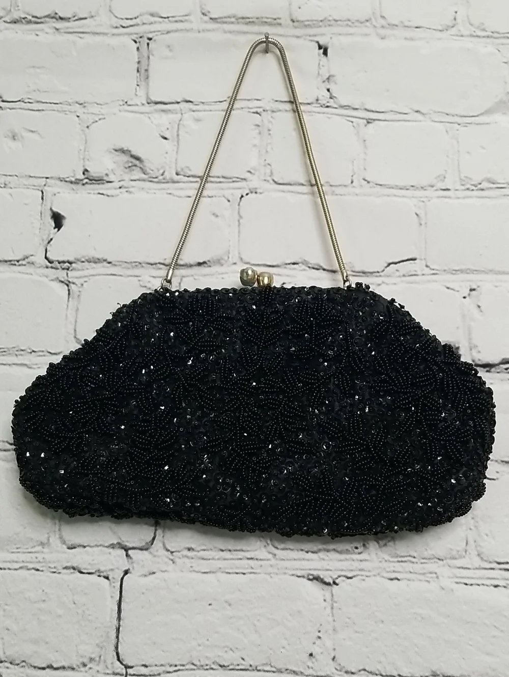 La Regale LTD vintage evening bag/clutcj beads/sequins & Snap Closure EUC
